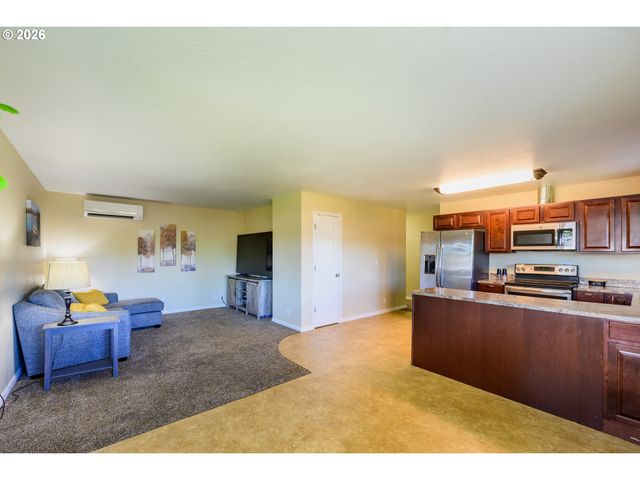 1144 JUNIPER St, Junction City, OR 97448