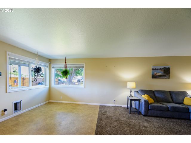 1144 JUNIPER St, Junction City, OR 97448