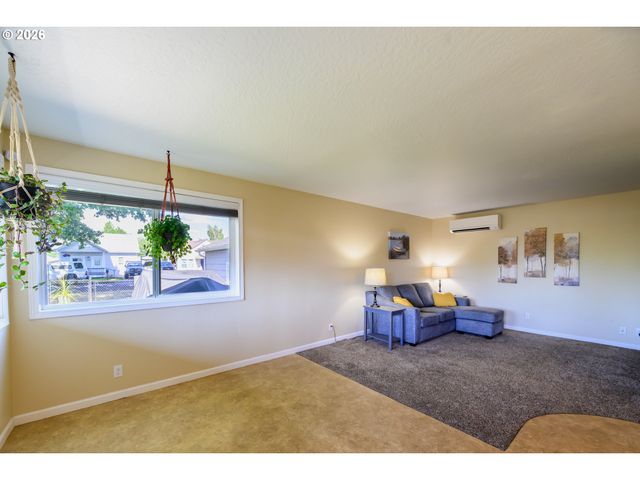 1144 JUNIPER St, Junction City, OR 97448
