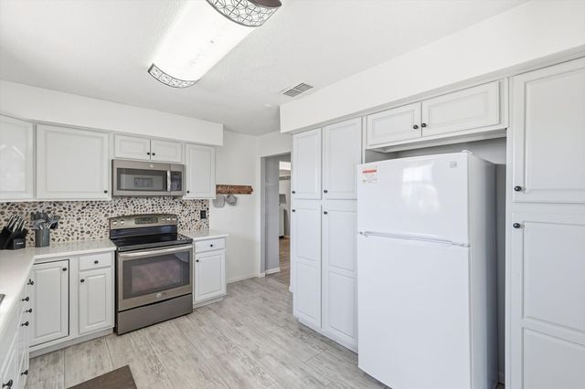 3873 Lois Road E, Sanger, TX 76266