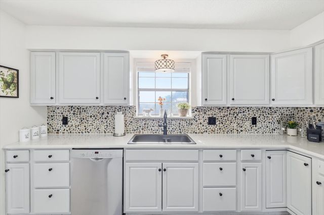 3873 Lois Road E, Sanger, TX 76266