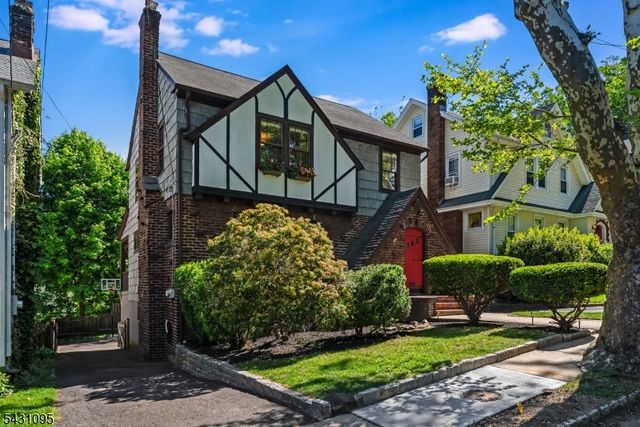 15 Rynda Rd, Maplewood Twp., NJ 07040