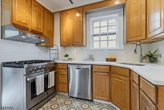 15 Rynda Rd, Maplewood Twp., NJ 07040