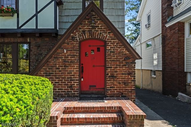 15 Rynda Rd, Maplewood Twp., NJ 07040