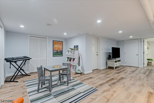15 Rynda Rd, Maplewood Twp., NJ 07040