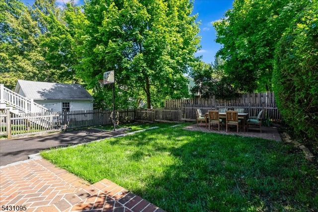 15 Rynda Rd, Maplewood Twp., NJ 07040
