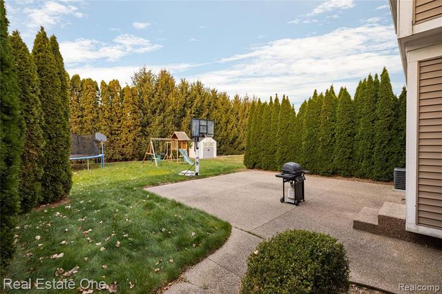 13759 Grandeur Avenue, Shelby Twp, MI 48315