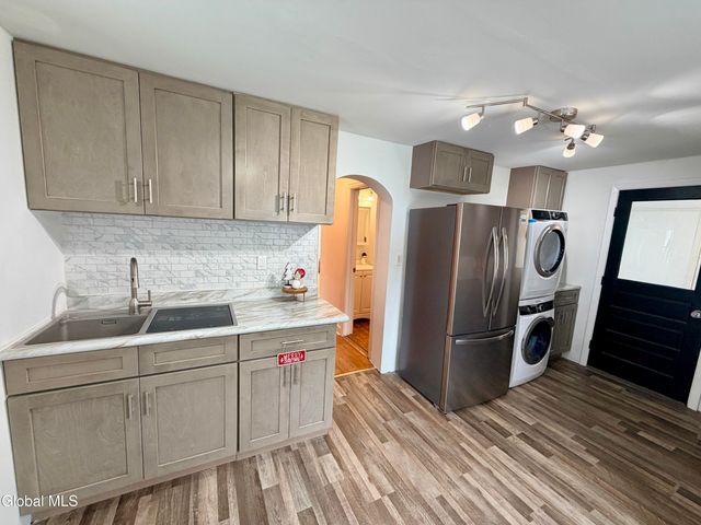 21 Hovey Avenue, Hoosick Falls, NY 12090