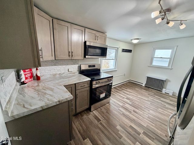 21 Hovey Avenue, Hoosick Falls, NY 12090