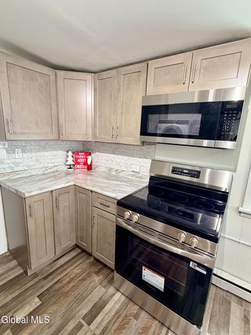 21 Hovey Avenue, Hoosick Falls, NY 12090