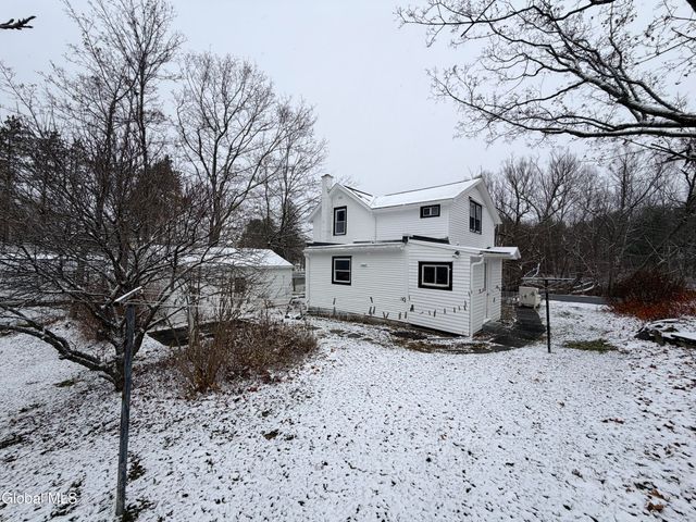 21 Hovey Avenue, Hoosick Falls, NY 12090