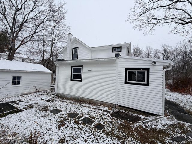 21 Hovey Avenue, Hoosick Falls, NY 12090