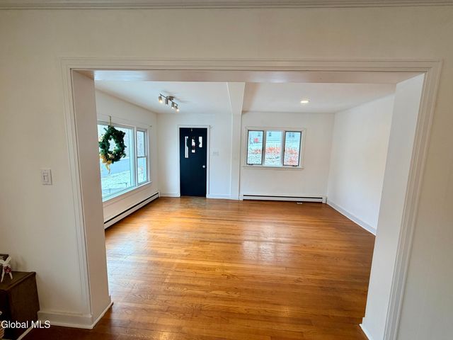 21 Hovey Avenue, Hoosick Falls, NY 12090