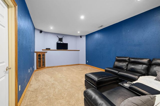 1201 Phaeton Way, Auburn, IN 46706