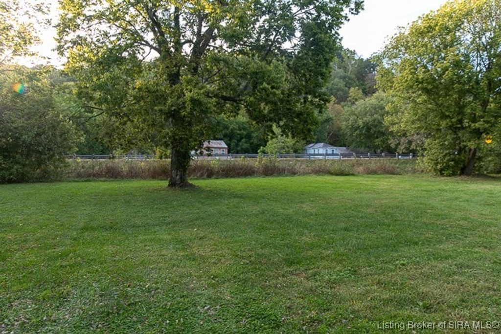 962 Walnut Street, Madison, IN 47250