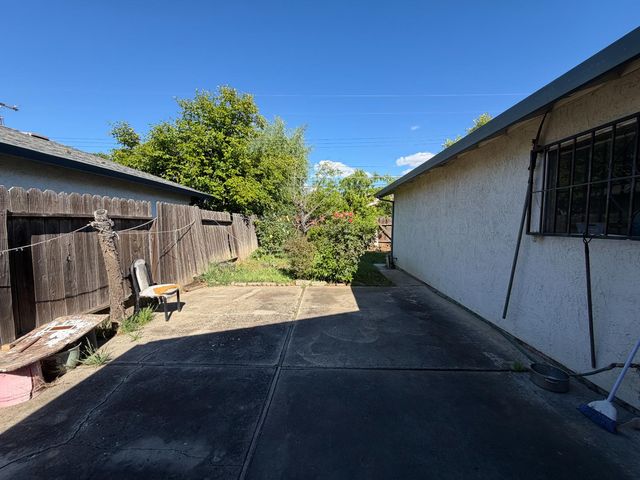 5541 Sampson Blvd, Sacramento, CA 95820