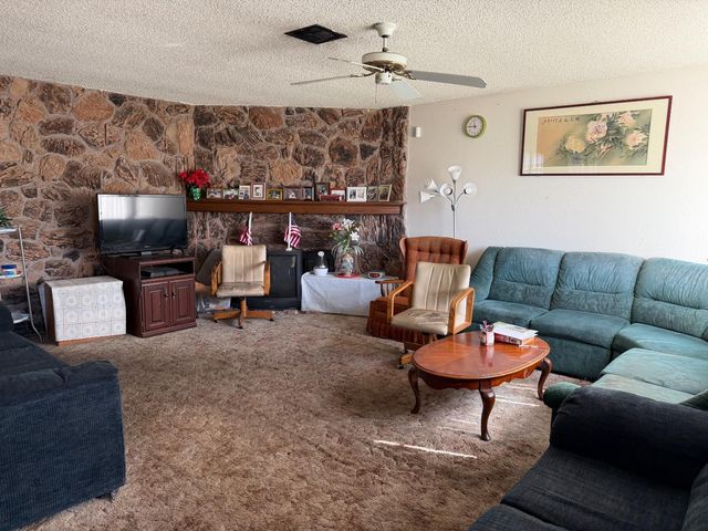 5541 Sampson Blvd, Sacramento, CA 95820