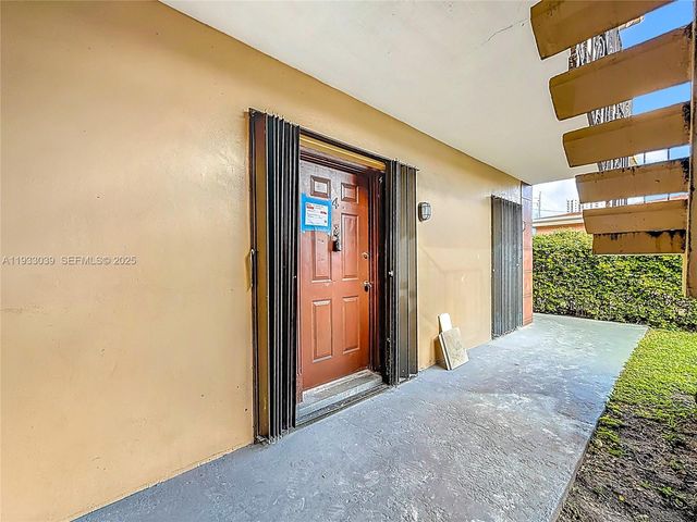 2335 NE 172nd St 4, North Miami Beach, FL 33160