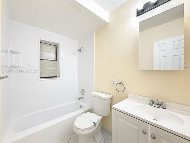 2335 NE 172nd St 4, North Miami Beach, FL 33160