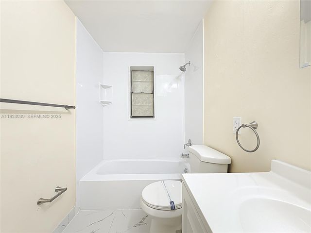 2335 NE 172nd St 4, North Miami Beach, FL 33160