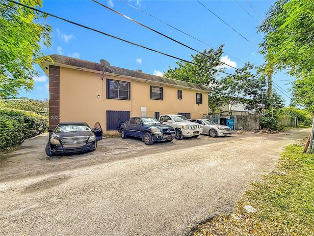 2335 NE 172nd St 4, North Miami Beach, FL 33160