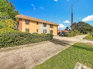 2335 NE 172nd St 4, North Miami Beach, FL 33160