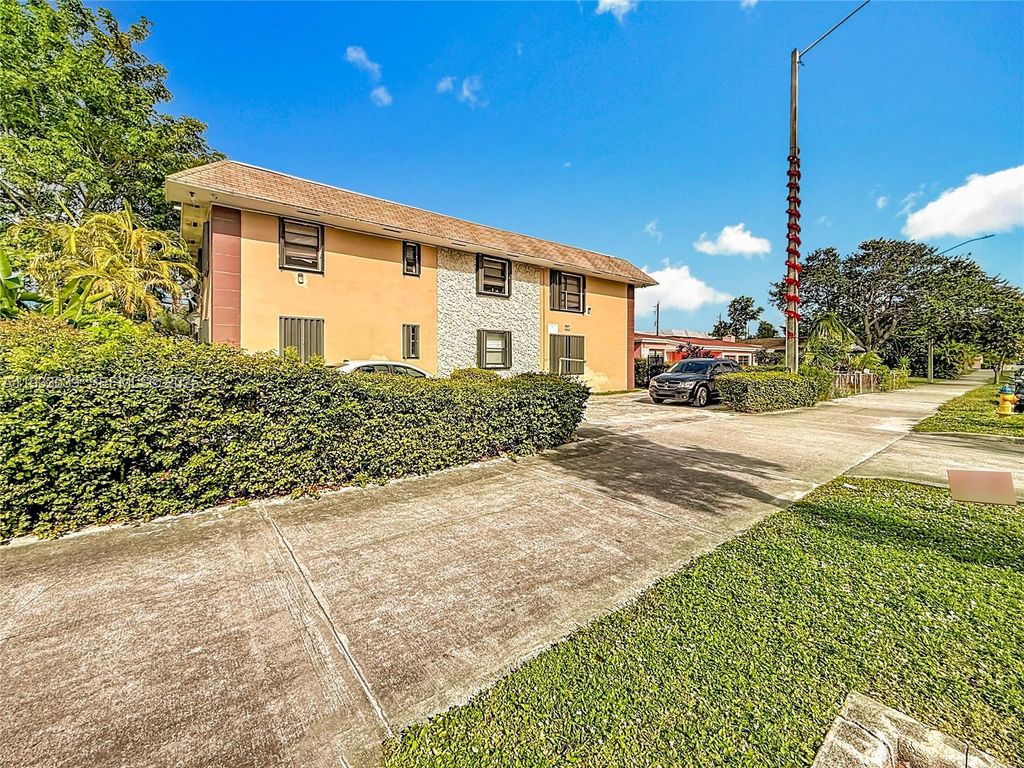 2335 NE 172nd St 4, North Miami Beach, FL 33160