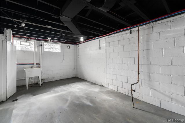 19168 Berden, Grosse Pointe, MI 48236