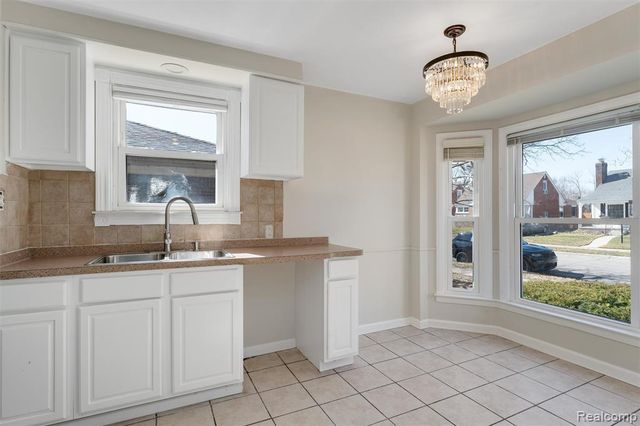 19168 Berden, Grosse Pointe, MI 48236