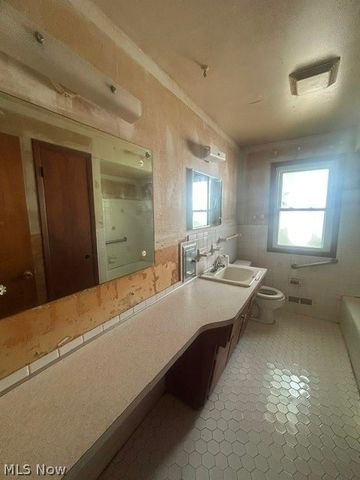 10761 Meadowbrook Drive, Parma Heights, OH 44130