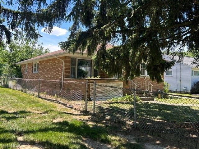 10761 Meadowbrook Drive, Parma Heights, OH 44130