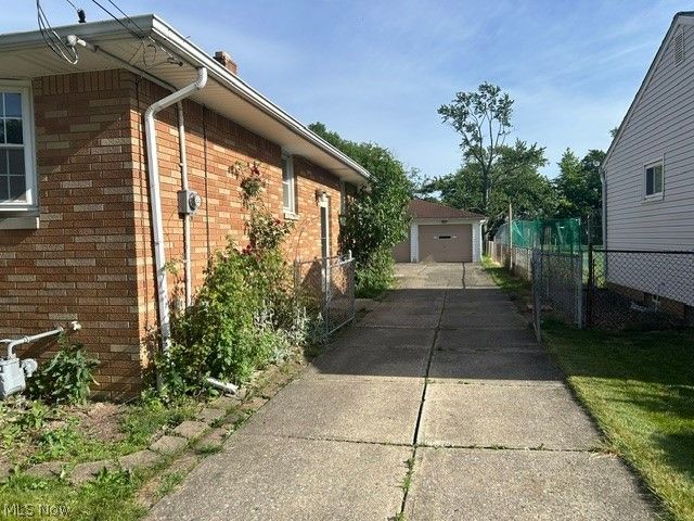 10761 Meadowbrook Drive, Parma Heights, OH 44130