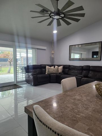 272 SW Crescent Avenue, Port St. Lucie, Port St Lucie, FL 34984