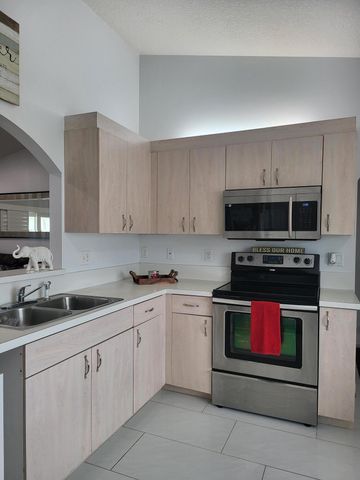 272 SW Crescent Avenue, Port St. Lucie, Port St Lucie, FL 34984