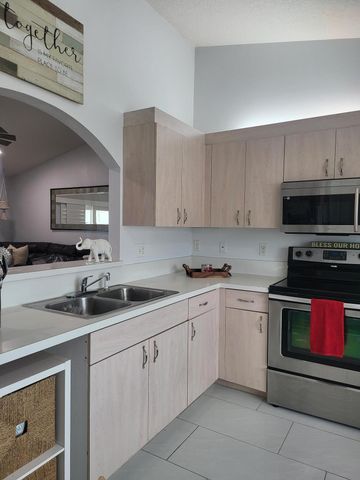 272 SW Crescent Avenue, Port St. Lucie, Port St Lucie, FL 34984