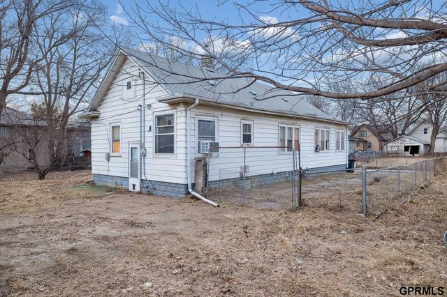 1529 Grant Street, Omaha, NE 68110