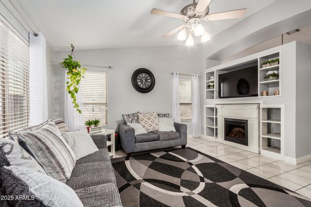 8441 W MINNEZONA Avenue, Phoenix, AZ 85037