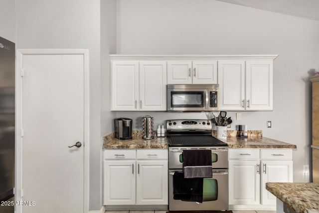 8441 W MINNEZONA Avenue, Phoenix, AZ 85037