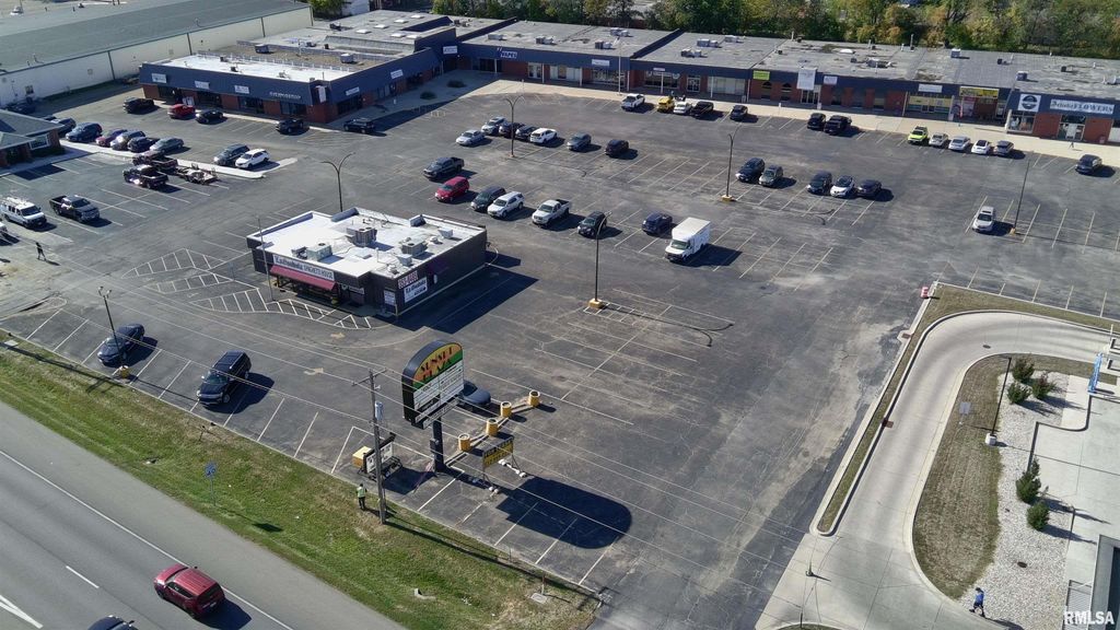 2950 COURT Street, Pekin, IL 61554