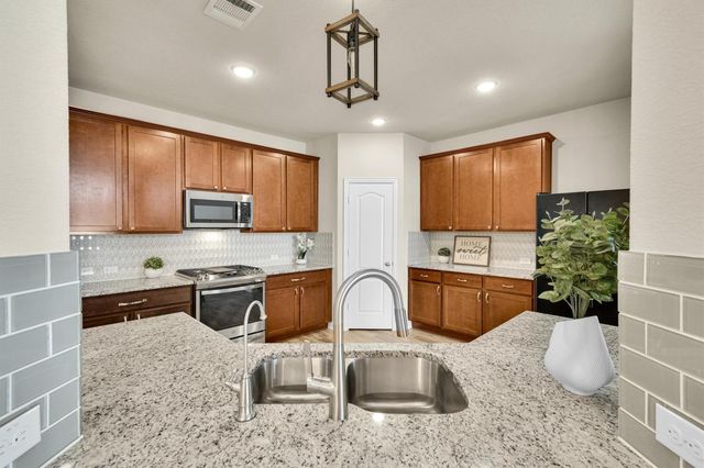 101 Double Mountain RD, Liberty Hill, TX 78642