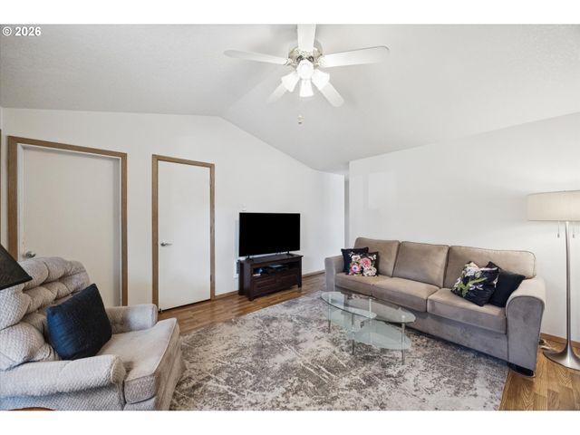 2102 Sw 7TH St, Battle Ground, WA 98604