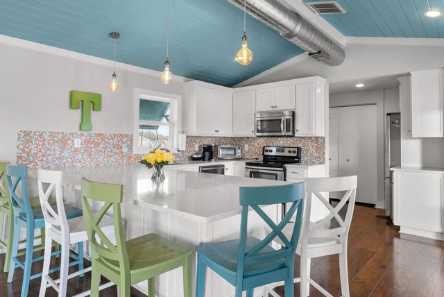 107 Channel DR, Sunrise Beach, TX 78643