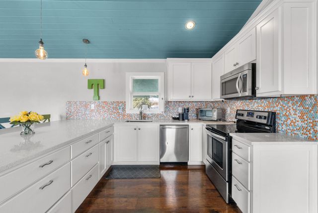 107 Channel DR, Sunrise Beach, TX 78643