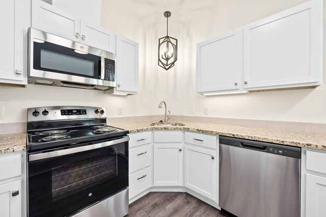 288 Copper Tail Ln, Haysville, KS 67060