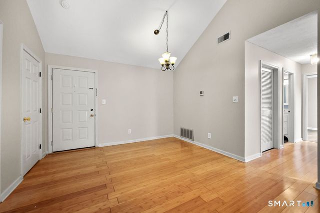 1 Forest Glen Circle 9, Middletown, CT 06457