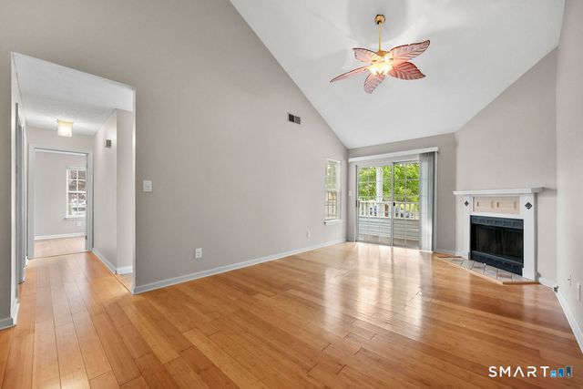 1 Forest Glen Circle 9, Middletown, CT 06457