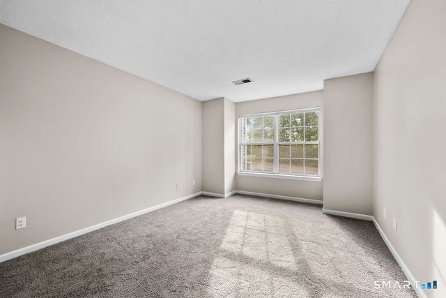 1 Forest Glen Circle 9, Middletown, CT 06457