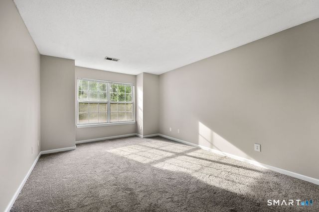 1 Forest Glen Circle 9, Middletown, CT 06457