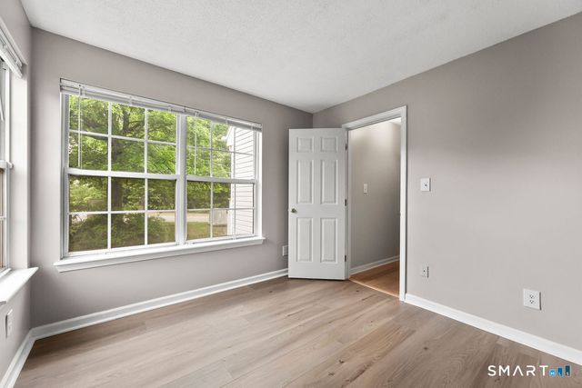 1 Forest Glen Circle 9, Middletown, CT 06457
