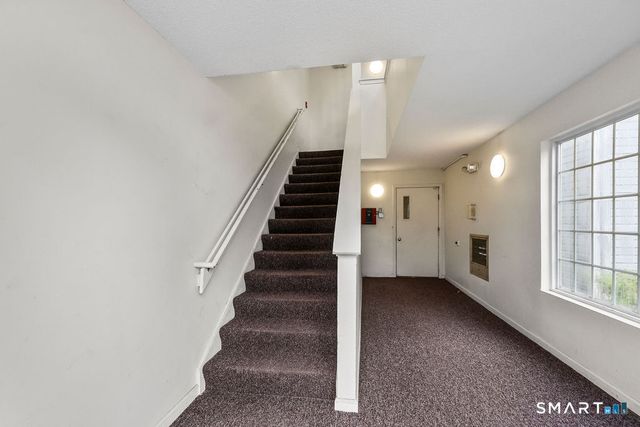 1 Forest Glen Circle 9, Middletown, CT 06457